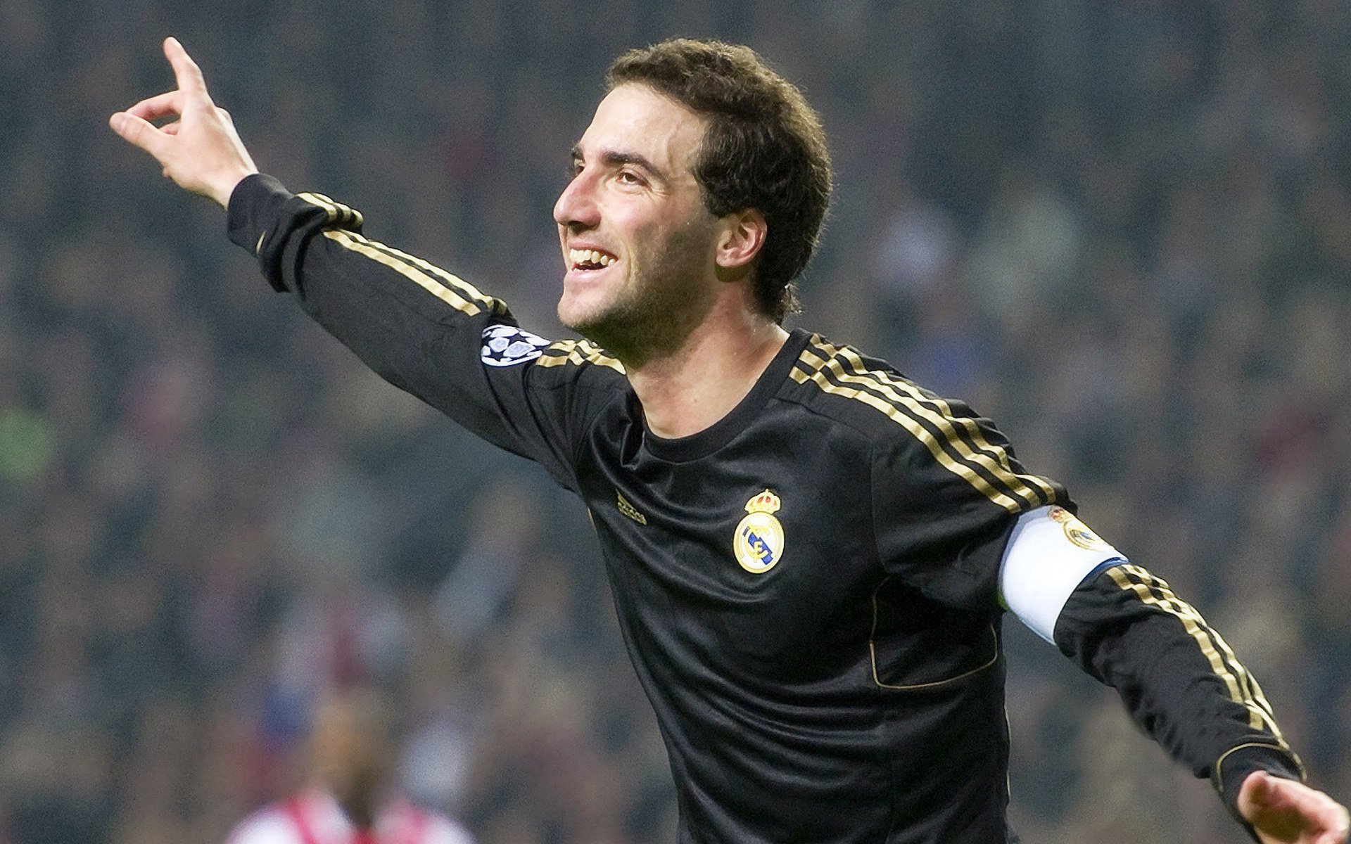 维尔·冯·威克：南非队进攻核心之一，冲击对方防线毫不手软，维尔纳冯布隆贝格