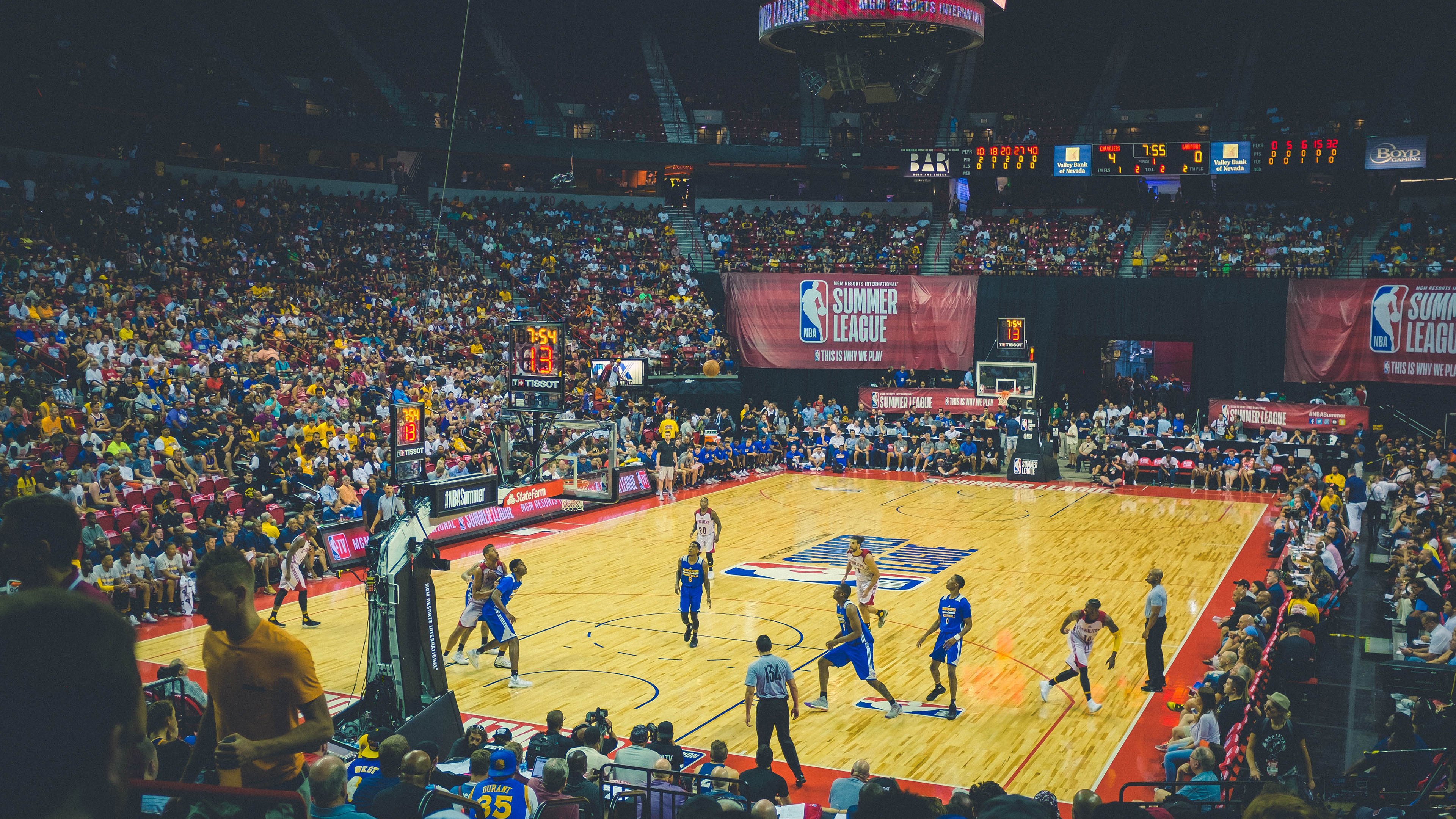 詹姆斯三分命中率创赛季新高NBA季后赛，詹姆斯本赛季三分