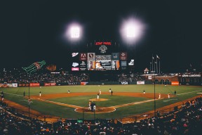 开云官网登录-足球裁判引入AI辅助系统，减少争议判罚，足球裁判基础知识