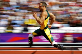 开云下载-乔纳·隆戈的硬实力与无畏精神，塑造了全黑队的传奇，乔纳豪尔金个人资料