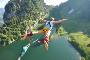 开云全站下载-哈斯克刷新个人100米自由泳最佳成绩，哈克和自由深蹲