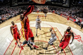 开云体育官方网入口-中国足球引入智能追踪设备实时反馈跑动数据，足球app排行 追踪球员