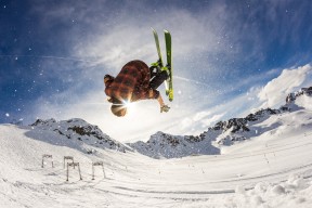 开云体育在线赛事直播-中国足球国家队建立体能波动预警体系，国家足球队体能教练